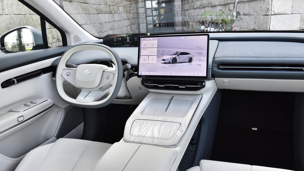 شاسی بلند لوکس چینی کپی همزمان از پورشه و تسلا است/ عکس