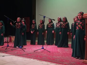 اهدا گواهینامه بینالمللی شاهنامه خوانی به ٨٠ کودک کرمانشاهی اهدا گواهینامه بینالمللی شاهنامه خوانی به ٨٠ کودک کرمانشاهی