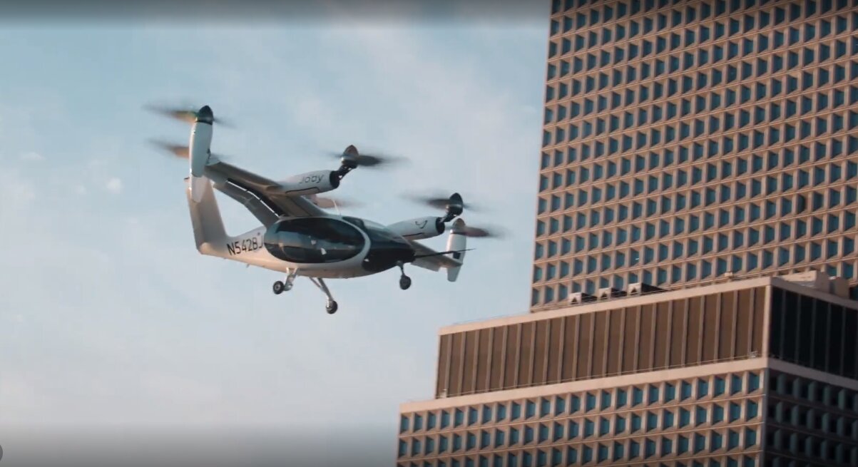 پرواز تماشایی تاکسی پرنده در نیویورک/ عکس