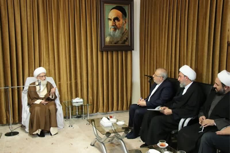 گلایه های اقتصادی ۲ مرجع تقلید معروف /روا نیست که مردم اینگونه با «فقر، گرانی و بیکاری» دست و پنجه نرم کنند /سرمایه فروشی خیانت به کشور است