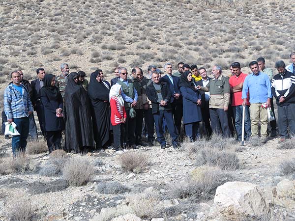 بذر کاری وبذر پاشی استانی با (پویش کویر سبز) در شهرستان‌مهدیشهر