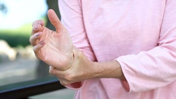 کمبود این ویتامین سبب پوکی استخوان میشود