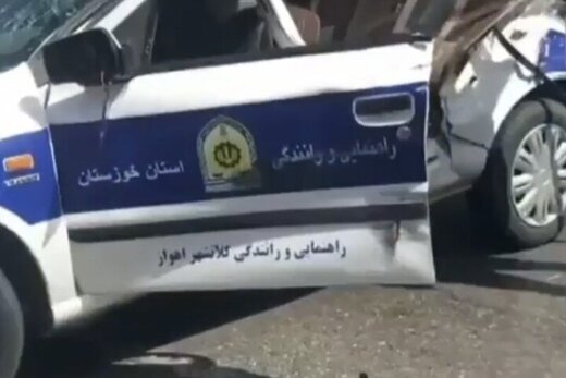 ببینید | لحظه تصادف شدید خودروی سواری با دو ماشین پلیس