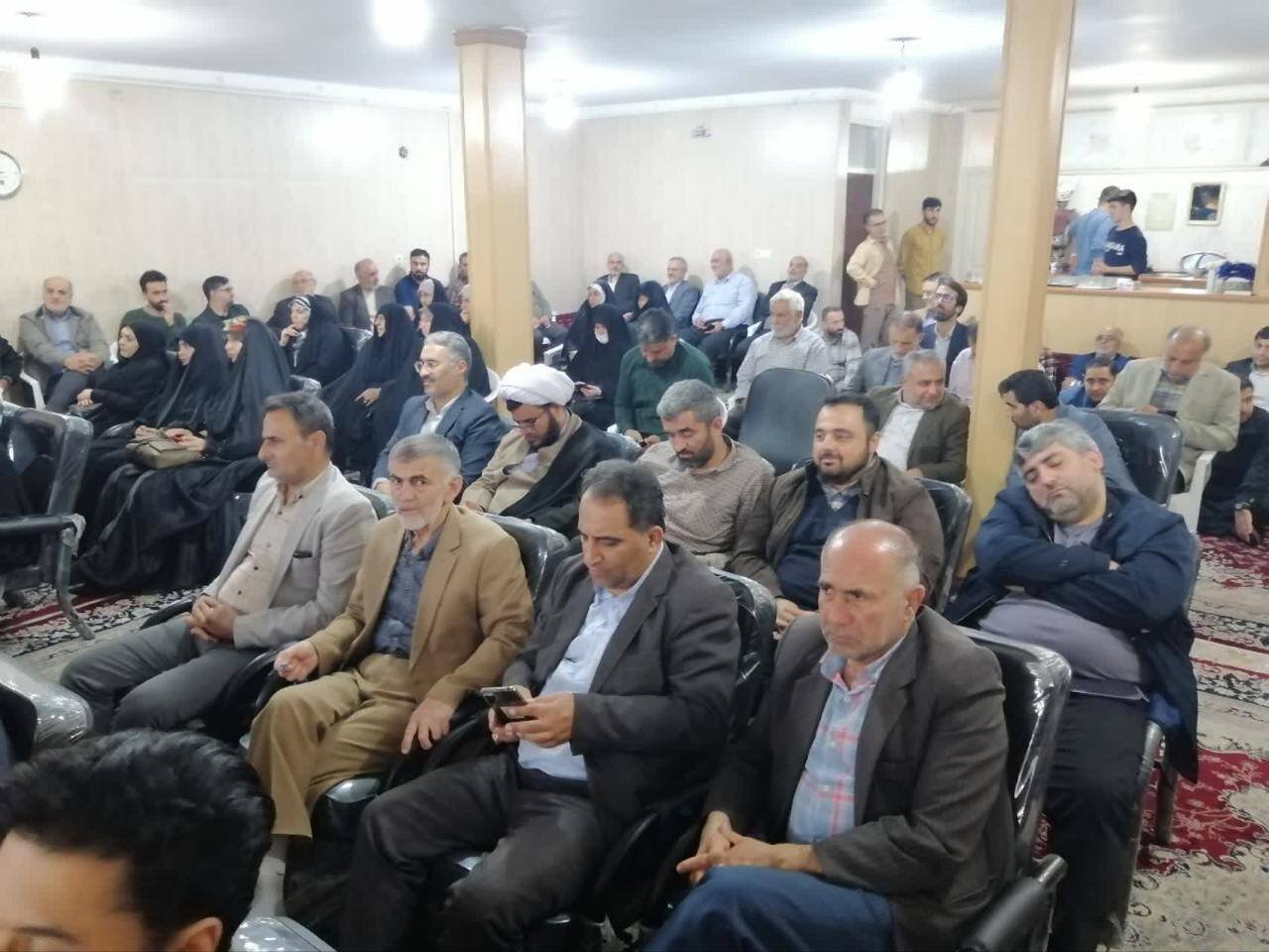 عکس عجیب از نشست انتخابات حدادعادل /خواب راحت در یک نشست سیاسی!