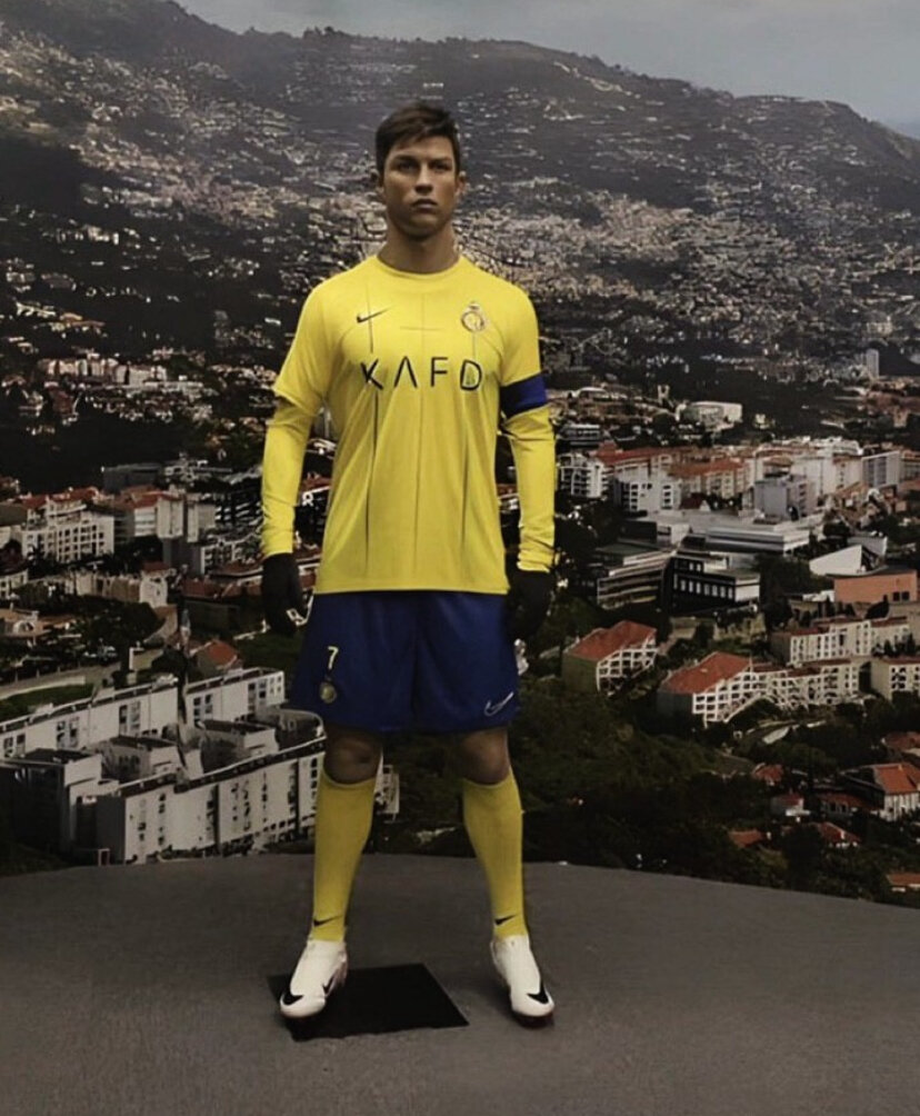 عکس| مجسمه زیبای رونالدو در عربستان؛ شباهت باورنکردنی به کریس!