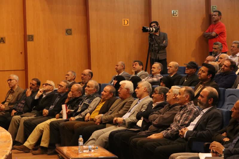 مرور خاطرت فوتبالی چهار دهه پیش،تجلیل از خانواده های دوازده شهید و روایت چگونگی شهید "کیومرث نوروزی"