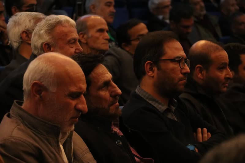 مرور خاطرت فوتبالی چهار دهه پیش،تجلیل از خانواده های دوازده شهید و روایت چگونگی شهید "کیومرث نوروزی"