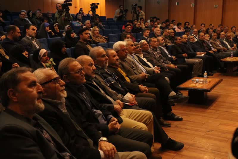 مرور خاطرت فوتبالی چهار دهه پیش،تجلیل از خانواده های دوازده شهید و روایت چگونگی شهید "کیومرث نوروزی"