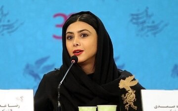 آزاده صمدی ممنوعالخروج شد