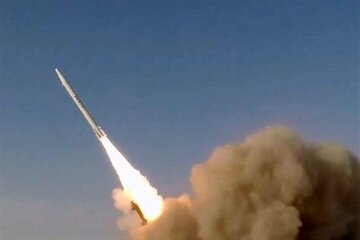 نیوزویک: موشک‌های ضد کشتی ارتش یمن فراتر از قابلیت بسیاری از کشورهاست