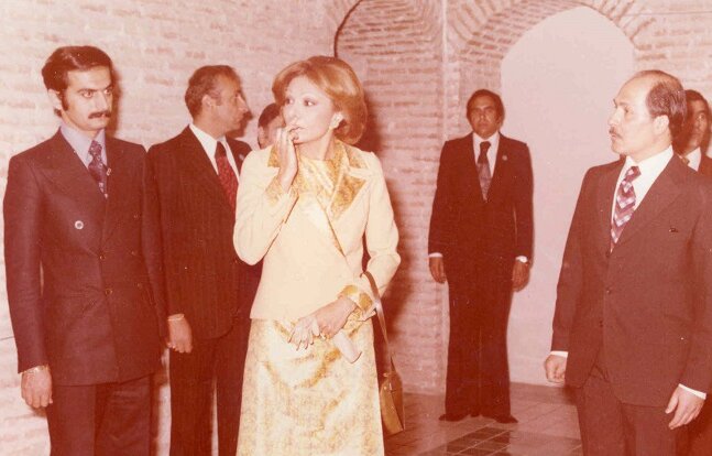 فرح پهلوی عصبانی شد و با تندی پاسخ آیت الله را داد/فرح قبل از تعطیلی من و تو بگوید انگشتر را گرفته یا نگرفته /ماجرای یک شایعه درباره آیت الله خویی