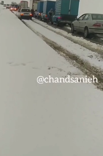 گرفتار شدن مسافران در جاده برفی این استان/ عکس