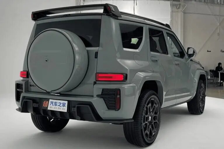 چین یکی از لوکسترین بنزها را کپی کرد/ عکس