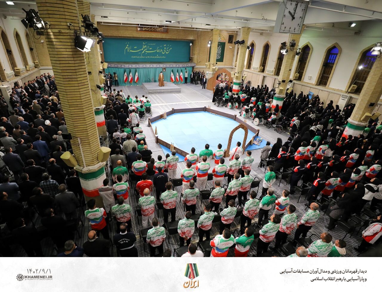 عکس دیدنی از دیدار ورزشکاران با رهبر انقلاب