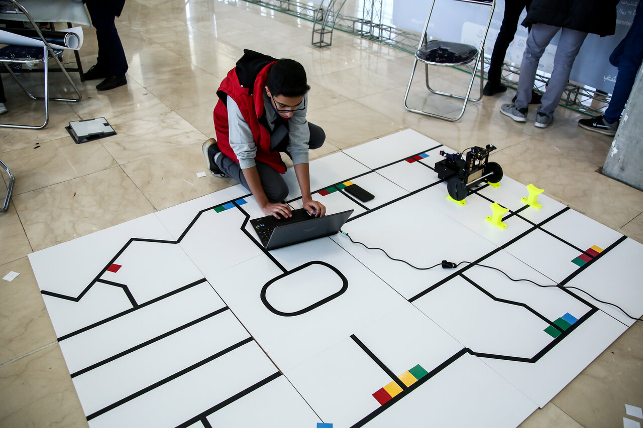 محمدرضا گروسی:«اگر بخواهیم در جهان به نقطهای برسیم، رباتیک و هوش مصنوعی باید مورد توجه قرار گیرد»