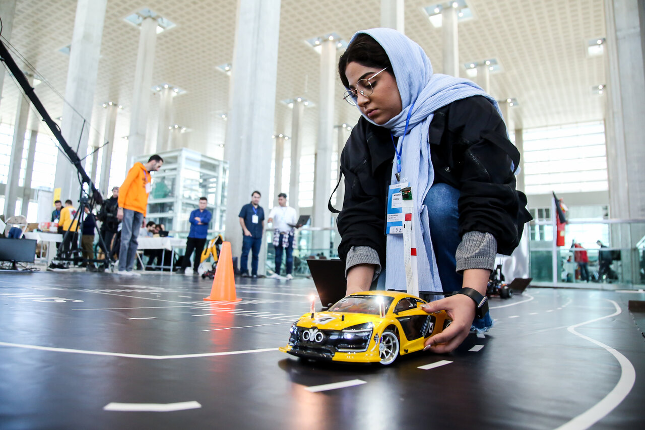 از رباتهای ورزشی تا رباتهای امداد و مدیریت بحران؛ در فیرا چه میگذرد!