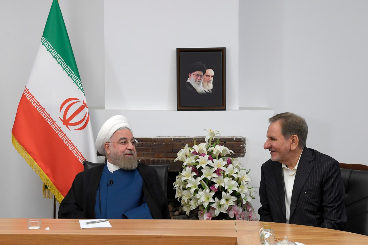 جدیدترین تصاویر از جلسه حسن روحانی و دولتمردانش/ از خنده‌های جهانگیری تا گعده‌های چند نفر