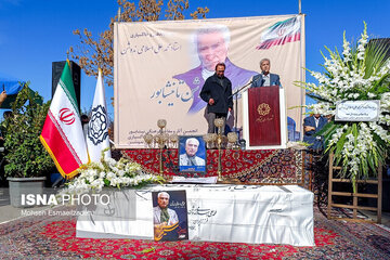 اصغر دادبه : اسلامی ندوشن هیچ‌گاه ایران را از یاد نبرده است