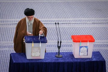فوری / رهبر انقلاب آراء خود را به صندوق انداختند