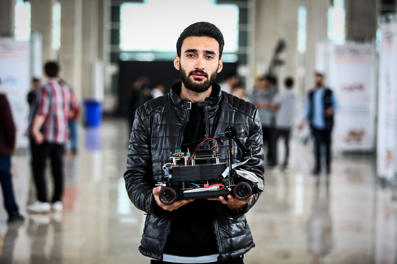 بزرگترین اجتماع رباتها در ایران!/ عکس