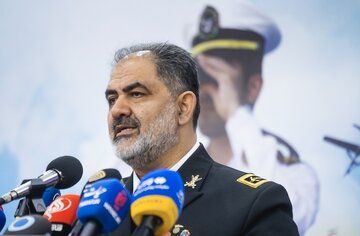 الأدميرال ايراني: القوات البحرية للجيش تلعب دورا مهما في ضمان أمن الملاحة البحرية