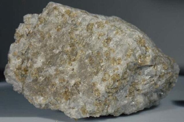 استخراج مایه حیات از خاک ماه/ تولید آب در نزدیکترین همسایه زمین