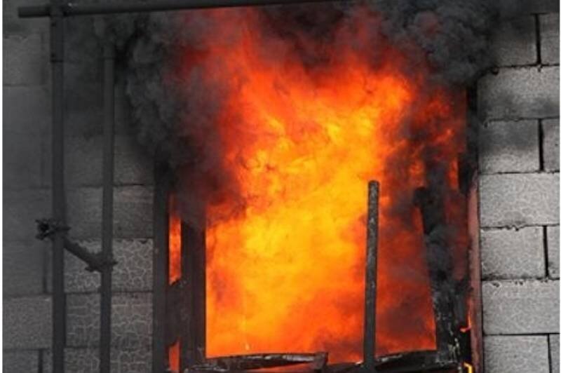 تصاویر رسانه های اجتماعی آتش سوزی در مرکز شهر ردینگ انگلیس را با یک کارگر...