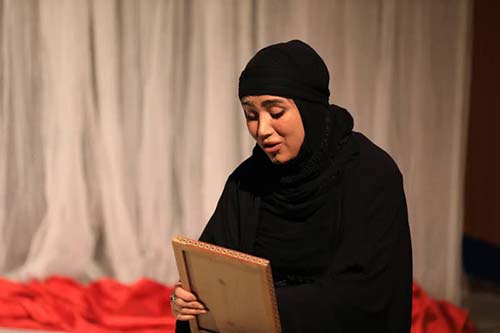 احرای نمایش «ماهی ها در آب می میرند»در سمنان