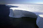 این بزرگترین کوه یخ جهان است/ عکس