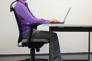 اینفوگرافیک | نحوه صحیح نشستن برای تایپ و نوشتن