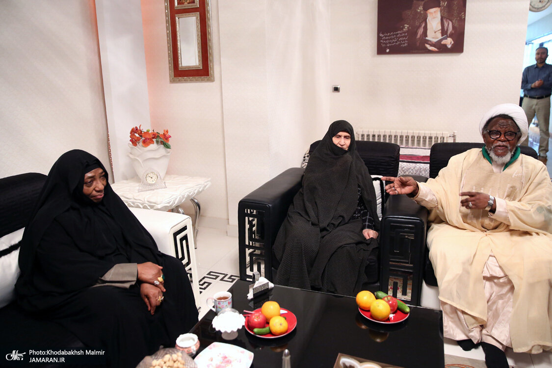 تصاویری از دیدار شیخ زکزاکی و خانواده اش با دختر امام
