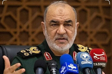 اتمام حجت سرلشکر سلامی با دشمنان / باید با قدرتهای بزرگ وارد کارزار شویم