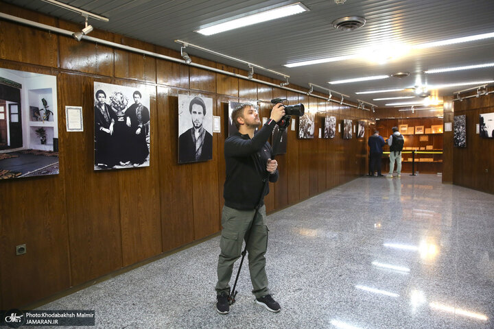 تصاویر| حجاب مجری مشهوری روسیه در خانه امام خمینی