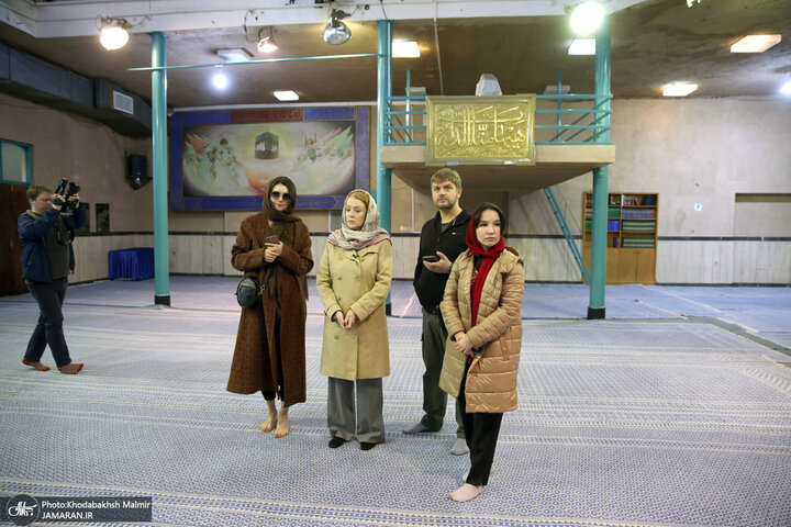 تصاویر| حجاب مجری مشهوری روسیه در خانه امام خمینی