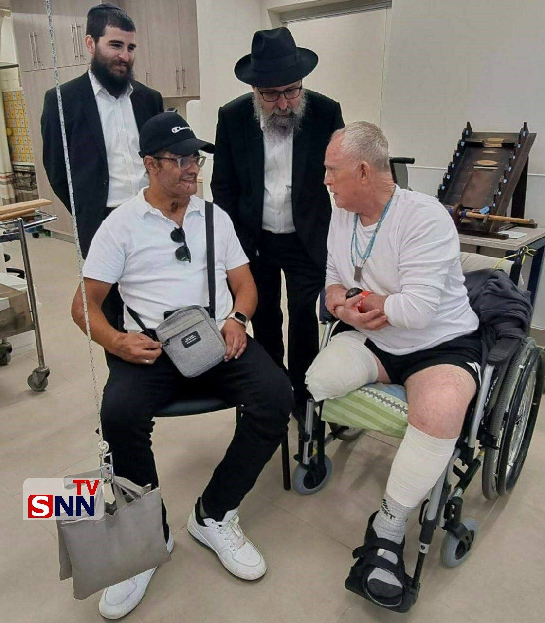 عکس | فرمانده زرهی ارتش اسراییل روی صندلی چرخدار بعد از قطع شدن پایش در جنگ غزه