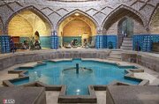 تهران قدیم| حمام ۲۰۰ ساله در تهران؛ عکس دلاک در خیابان