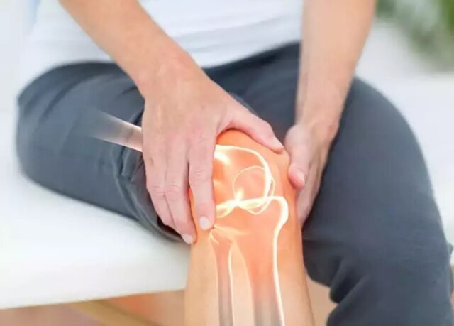 علت خشکی و درد مفاصل در سرما/ توصیههایی برای کاهش درد