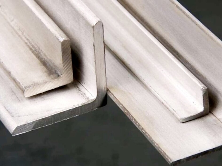 نبشی گالوانیزه و سیاه؛ کدامیک برای پروژه شما مناسب تر است؟ به همراه عکس