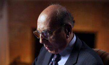 پرویز ثابتی در مسیر مسعود رجوی و بنی صدر /شاه مهره ساواک، که سلاخی کسب و کارش بود پرویز ثابتی در مسیر مسعود رجوی و بنی صدر /شاه مهره ساواک، که سلاخی کسب و کارش بود