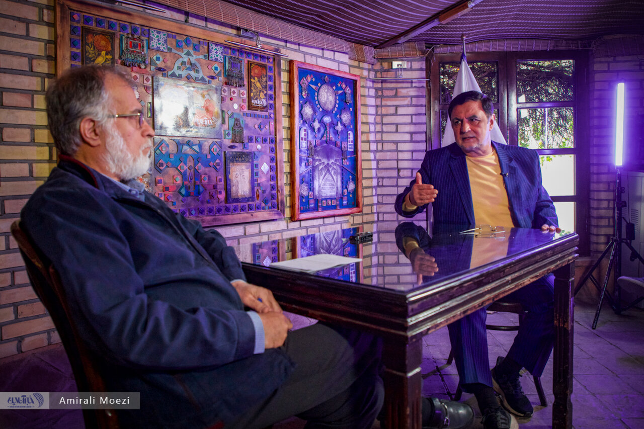 گپ و گفت جذاب عطریانفر و ایمانی؛ از تلاش نیروهای پنهان برای ساقط کردن «جمهوریت» نظام تا «افسردگی سیاسی»