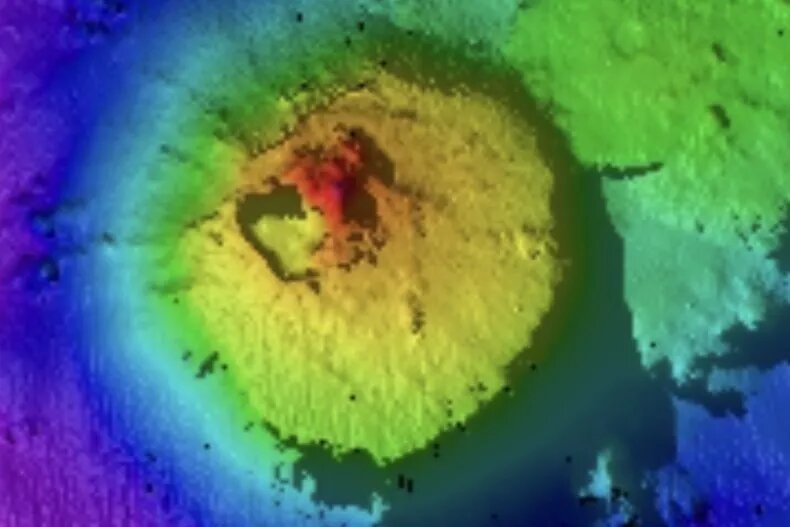 کشف کوهی عظیم که در اعماق اقیانوس پنهان شده/ عکس