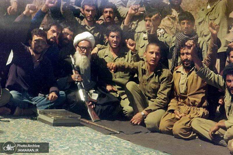 تصاویری از روحانیون مشهور در جبهه؛ از رهبری و آیت الله هاشمی تا حسن روحانی و … /امام هیچگاه بزرگان را از حضور در جبهه منع نمی کردند