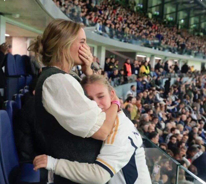 عکس | اشک خواهر و مادر ستاره رئال مادرید درآمد
