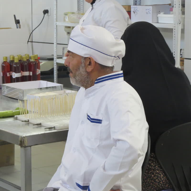 "نبات سنتی حاج کاظم" سوغاتی شیرین از کویر سمنان