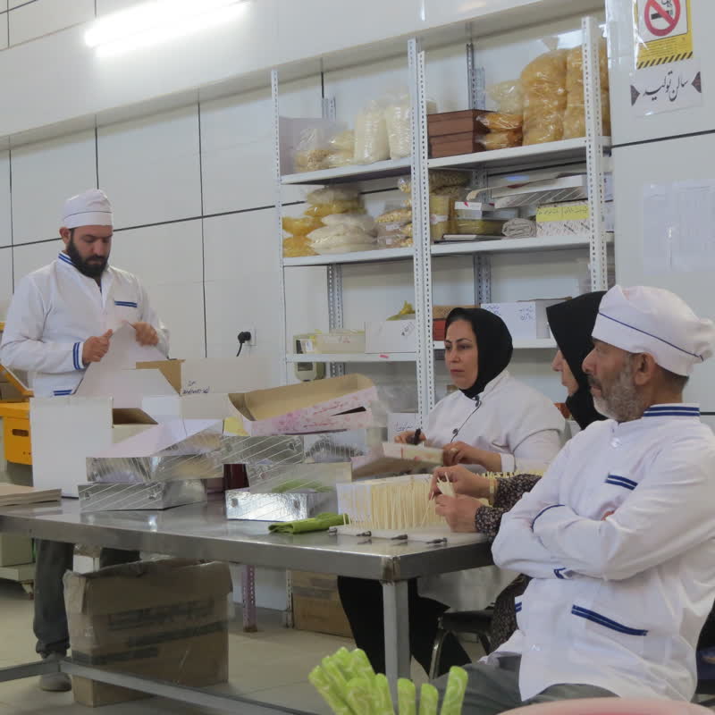 "نبات سنتی حاج کاظم" سوغاتی شیرین از کویر سمنان