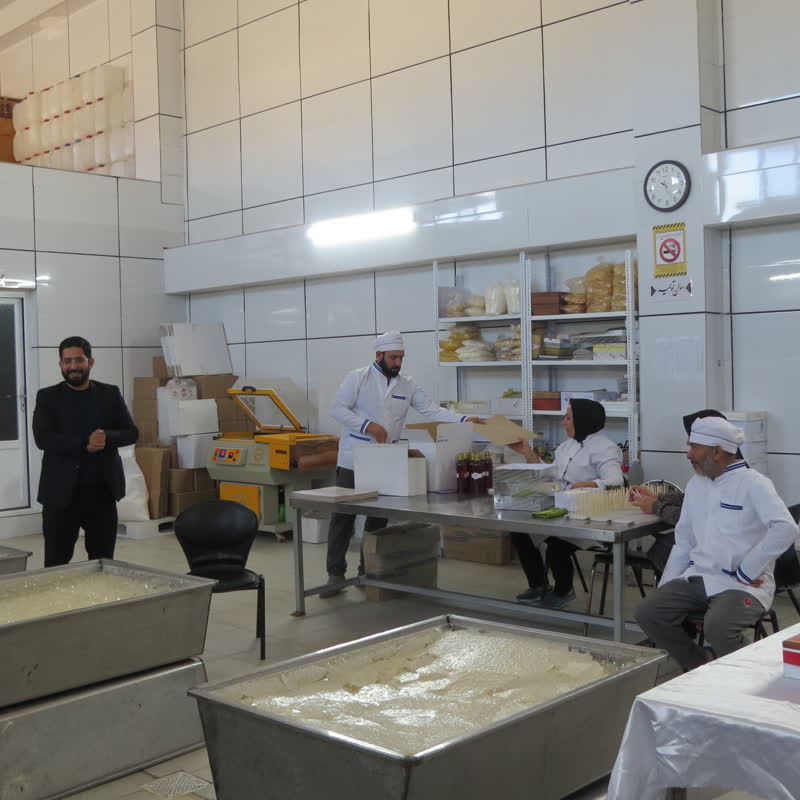 "نبات سنتی حاج کاظم" سوغاتی شیرین از کویر سمنان