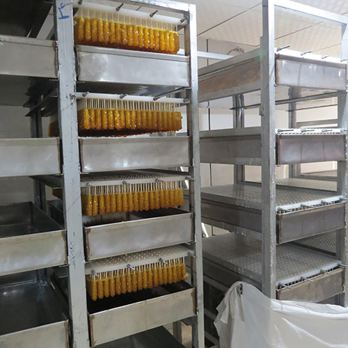 "نبات سنتی حاج کاظم" سوغاتی شیرین از کویر سمنان