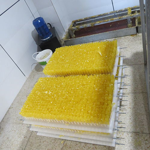 "نبات سنتی حاج کاظم" سوغاتی شیرین از کویر سمنان