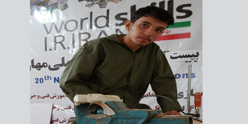 کسب دیپلم افتخار بیست و یکمین دوره مسابقات ملی مهارت در رشته کابینتسازی چوبی توسط ابوالفضل اناوی از تیم مهارت استان سمنان کسب دیپلم افتخار بیست و یکمین دوره مسابقات ملی مهارت در رشته کابینتسازی چوبی توسط ابوالفضل اناوی از تیم مهارت استان سمنان