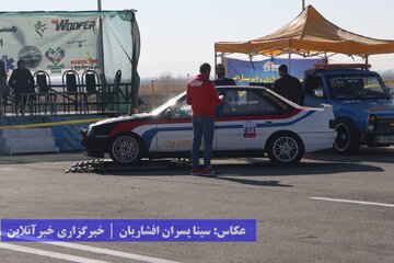 مسابقات اتومبیلرانی درگ (سرعت و شتاب)
